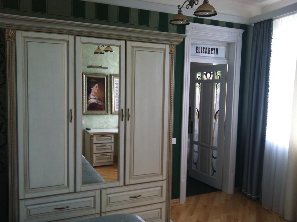 Fontush Boutique Hotel Ivano-Frankivszk Szoba fotó
