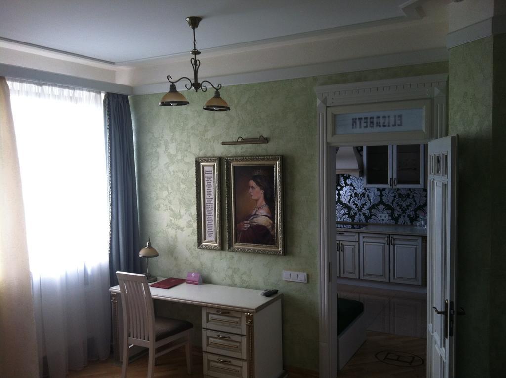 Fontush Boutique Hotel Ivano-Frankivszk Szoba fotó