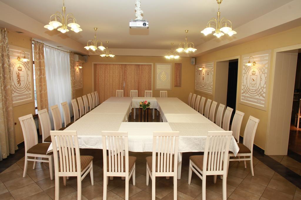 Fontush Boutique Hotel Ivano-Frankivszk Kültér fotó