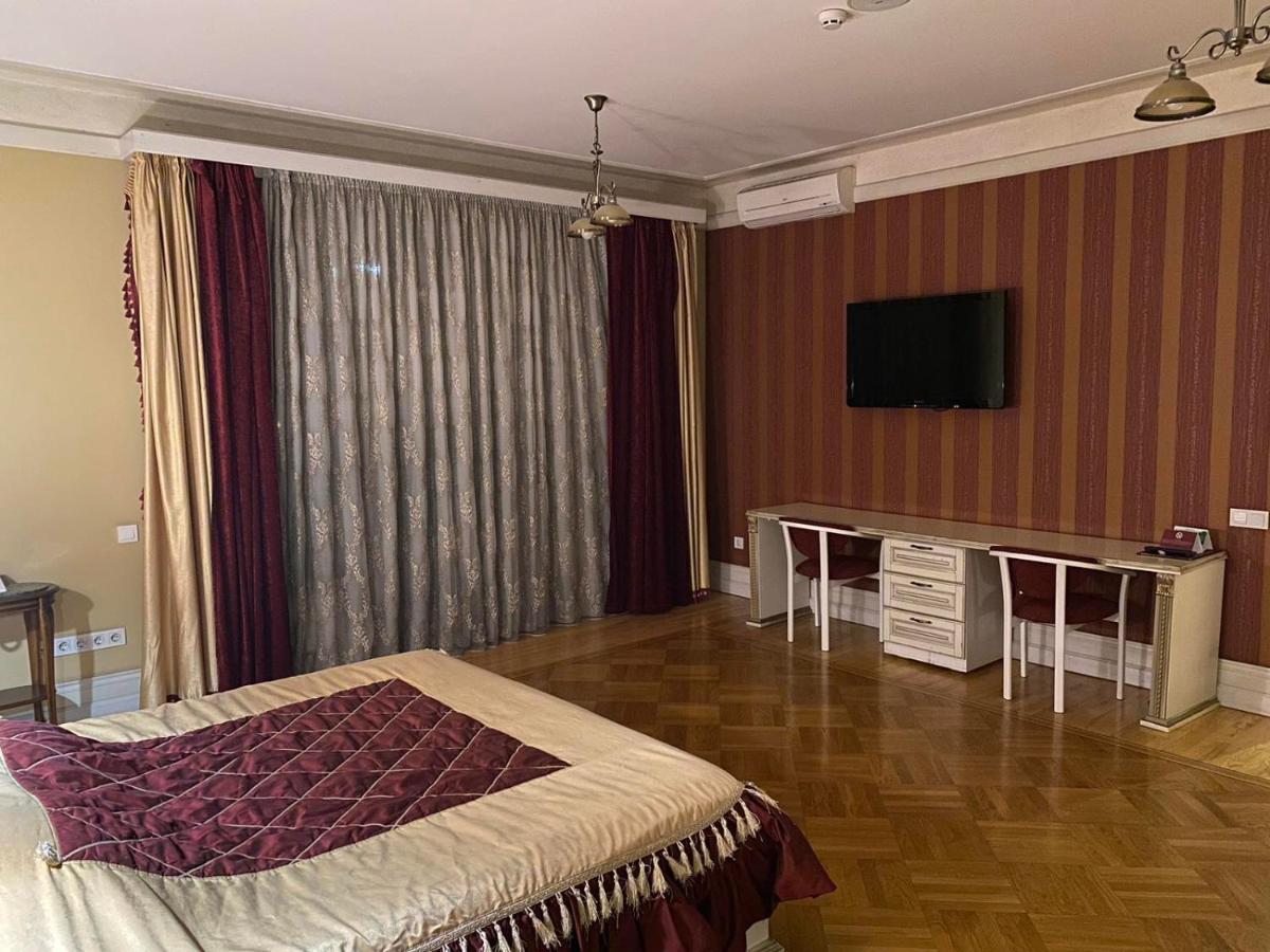 Fontush Boutique Hotel Ivano-Frankivszk Kültér fotó